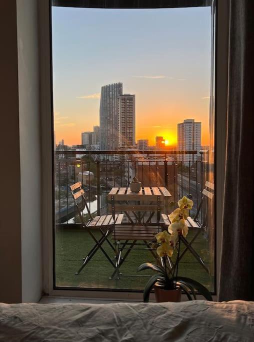 Cozy Flat With Balcony Apartman London Kültér fotó